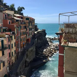 Sara Apartment, Comfort And Lateral Sea View Apartment Riomaggiore