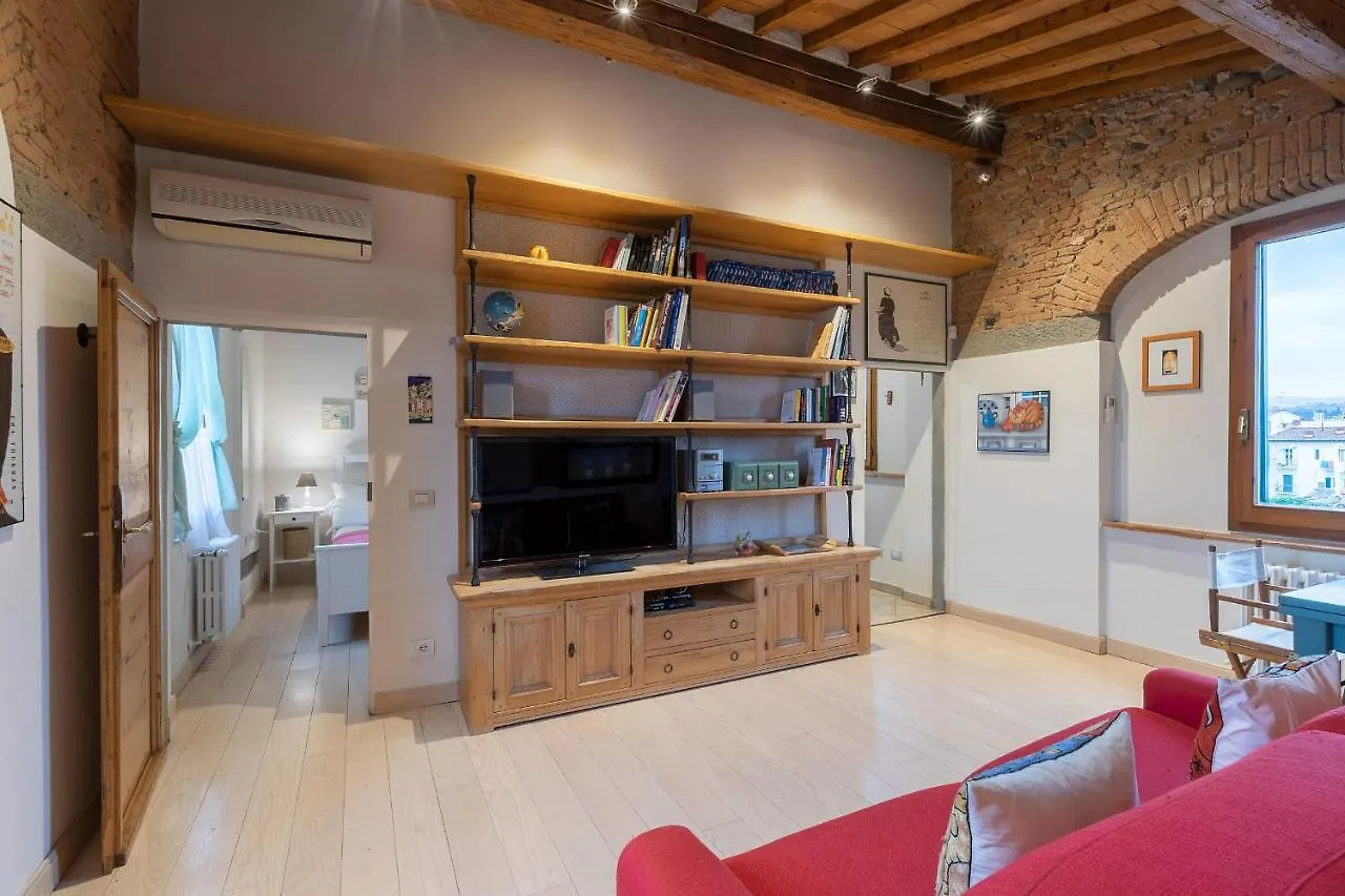 San Zanobi Nest In Central Florence